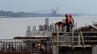 在上海崇明，8个市、区级重大工程建筑工地顺利复工