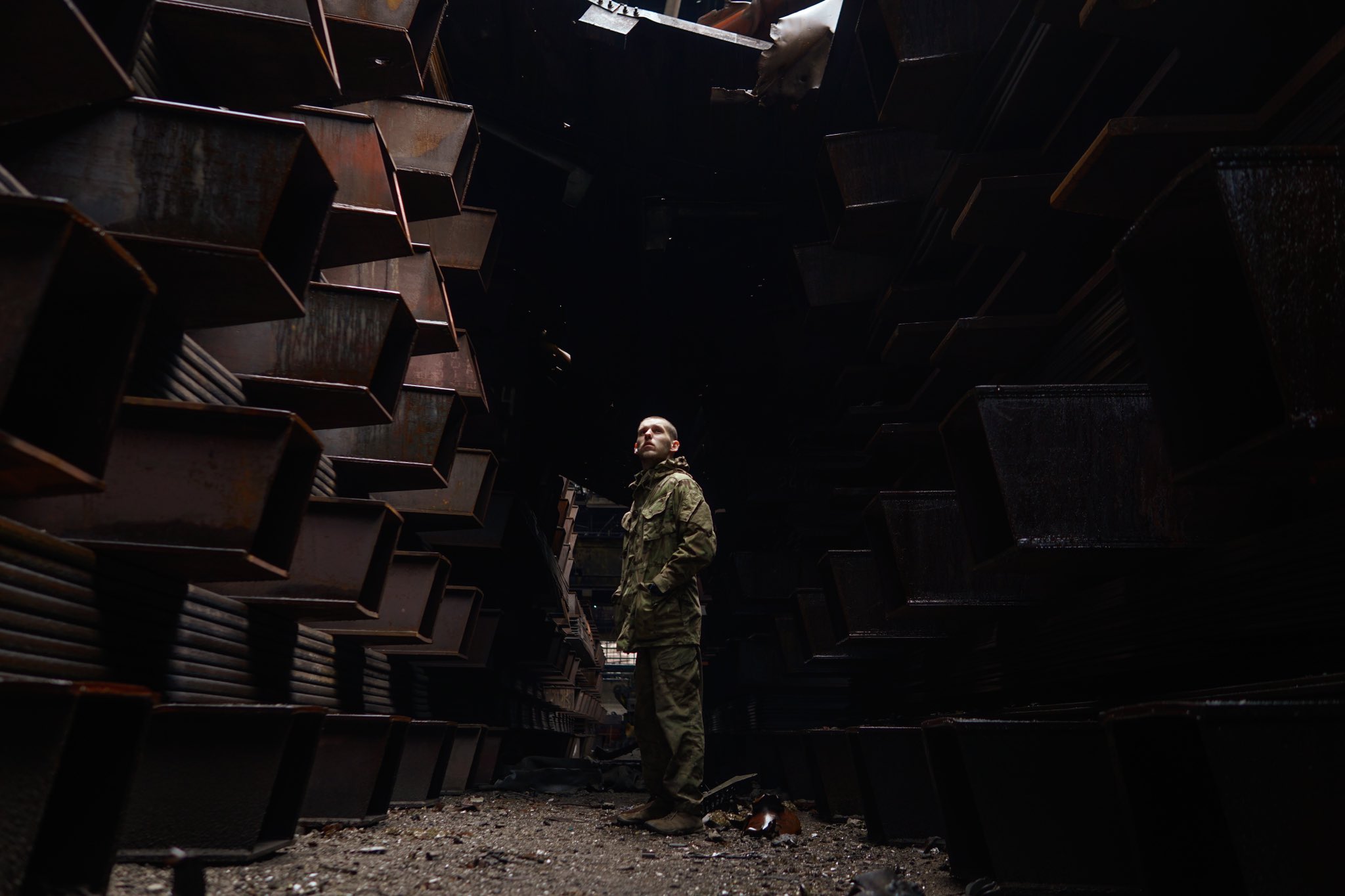 当地时间2022年5月20日，“亚速营”士兵Dmytro Kozatsky在离开亚速钢铁厂前拍摄的照片。