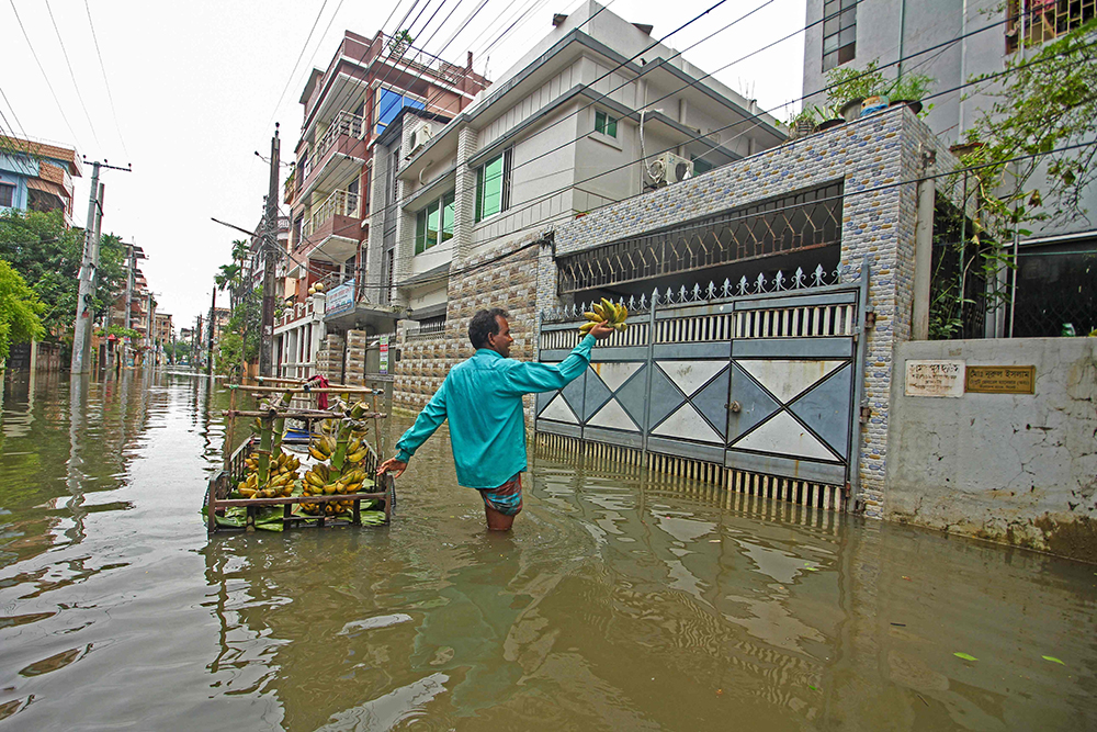 当地时间2022年5月21日，孟加拉国锡莱特，大雨引发洪水，社区被淹没。