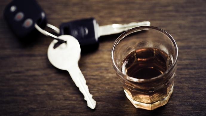 湖南男子醉酒驾车被查，为“疏通关系”被骗19万元