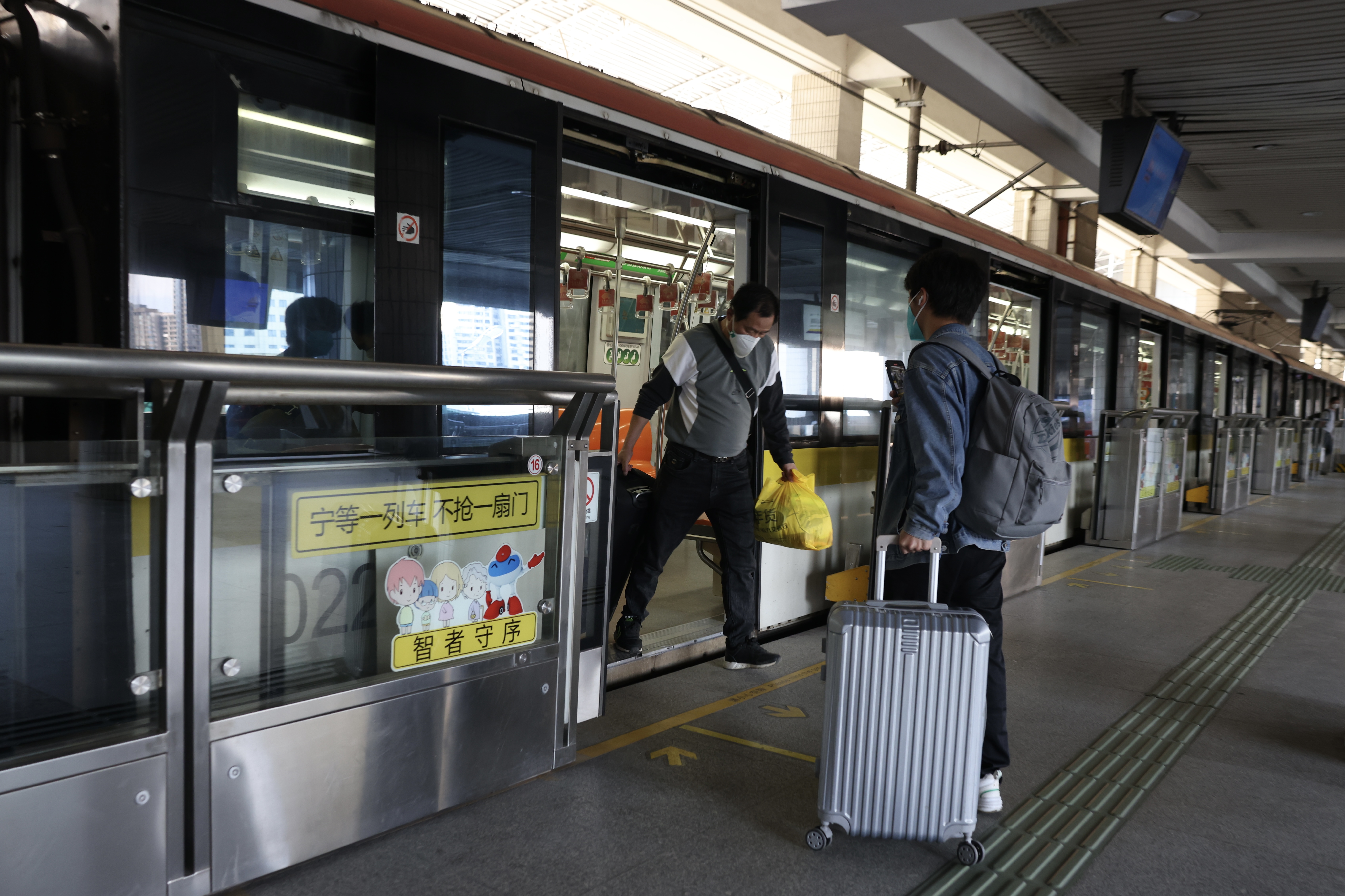 5月22日，上海地铁3号线站台。澎湃新闻记者 曹俊杰 图