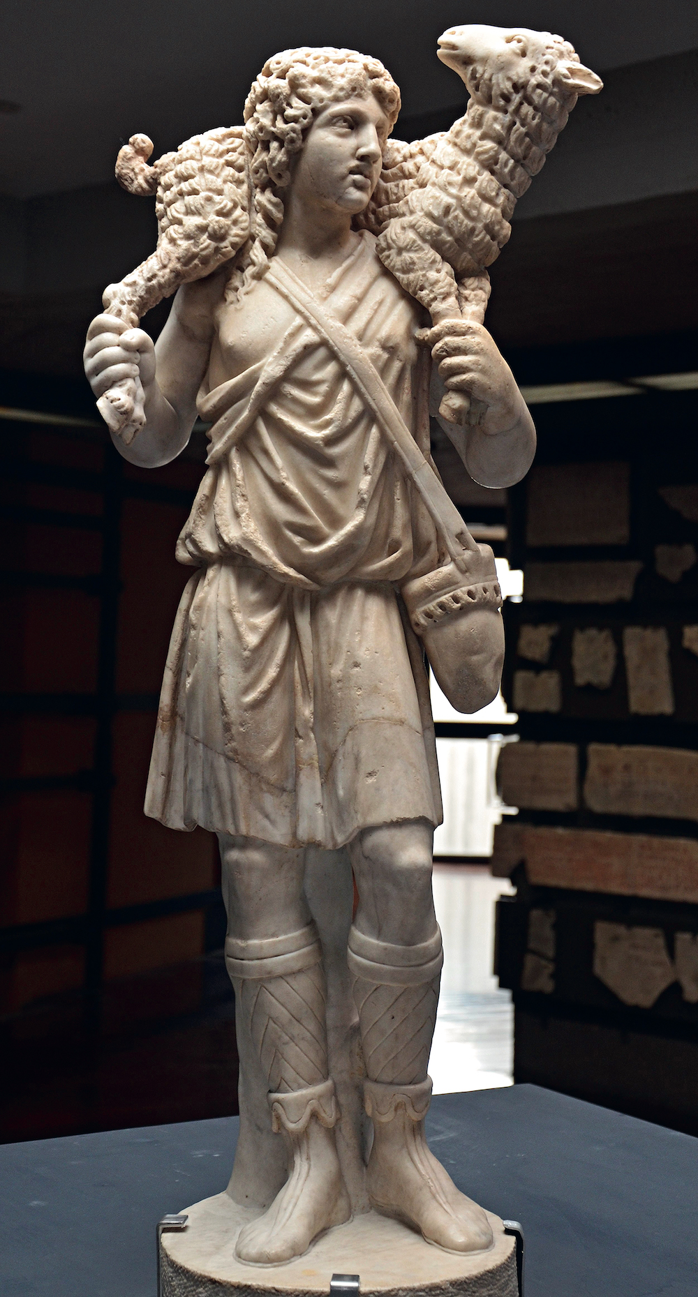 早期基督教雕刻之一《好牧羊人》