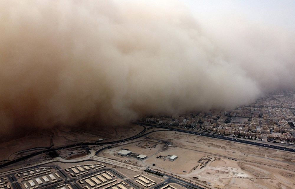 当地时间2022年5月23日，科威特科威特城，沙尘暴席卷科威特城市中心。