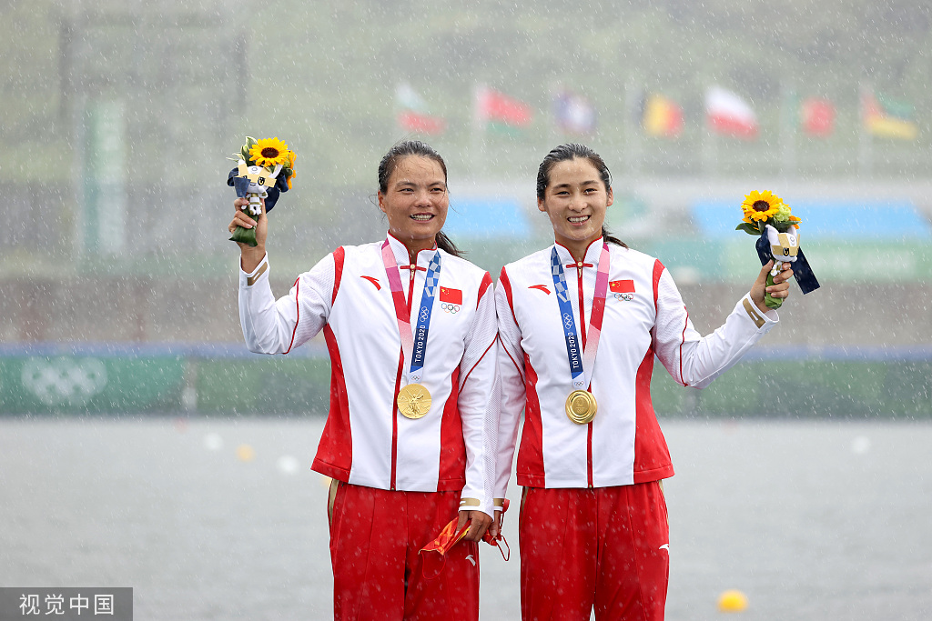奥运冠军孙梦雅（右）、徐诗晓（左）。