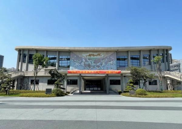 建成50余年的杭州体育馆已对外开放，此前该馆对照“亚运标准”全面提升改造，坚持“修旧如旧”。 本文图均来自“杭州2022年亚运会”微信公号