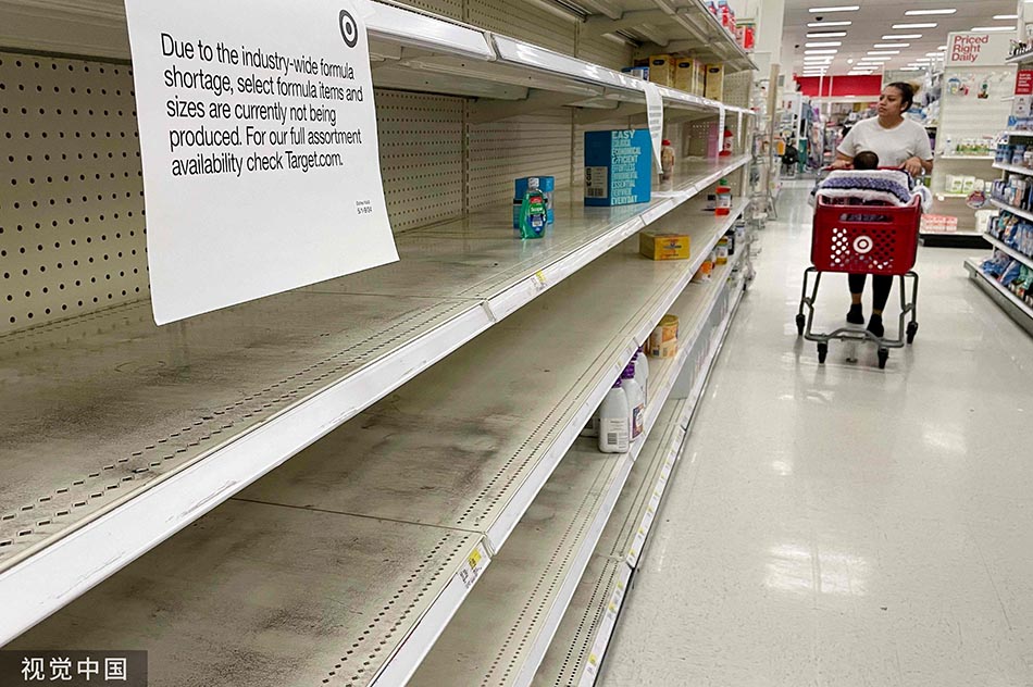 当地时间2022年5月16日，美国马里兰州，超市的奶粉货架上空缺。JIM WATSON /视觉中国 图