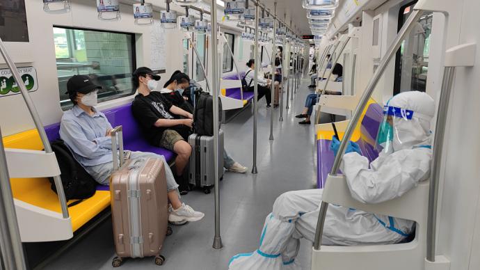 乘坐公共交通时如何规范佩戴口罩？上海疾控专家详解