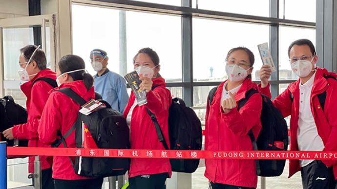 3073名援沪医疗队员分乘18架包机返回重庆、郑州