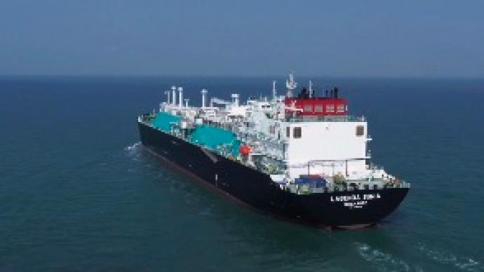全球最大、中国首款江海联运型LNG船在上海崇明命名交付