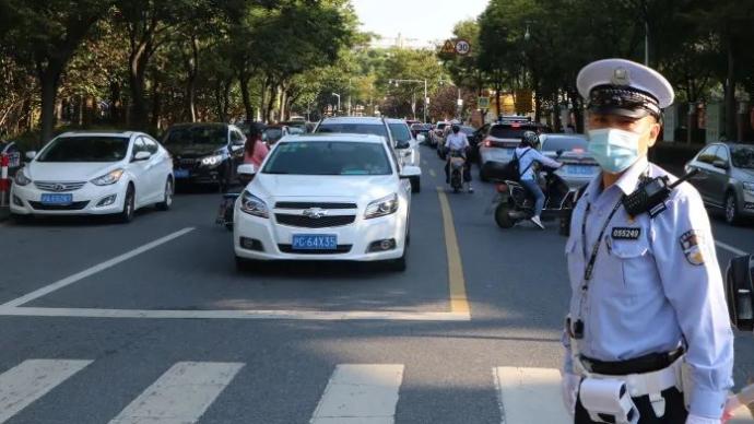 即日起，上海奉贤取消出入证管理、单双号限行、道路路障设施