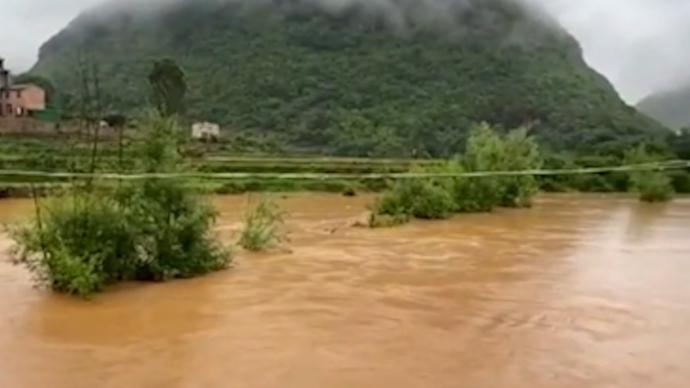 云南丘北县突发暴雨灾害，已造成4人死亡4人失联