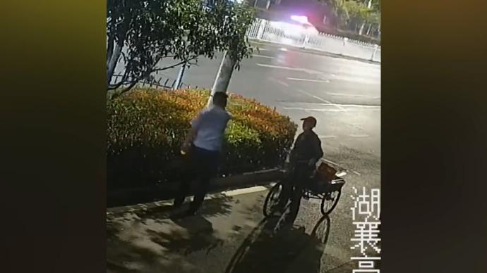 民警下班路上吃雪糕，顺便抓了个盗窃嫌疑人