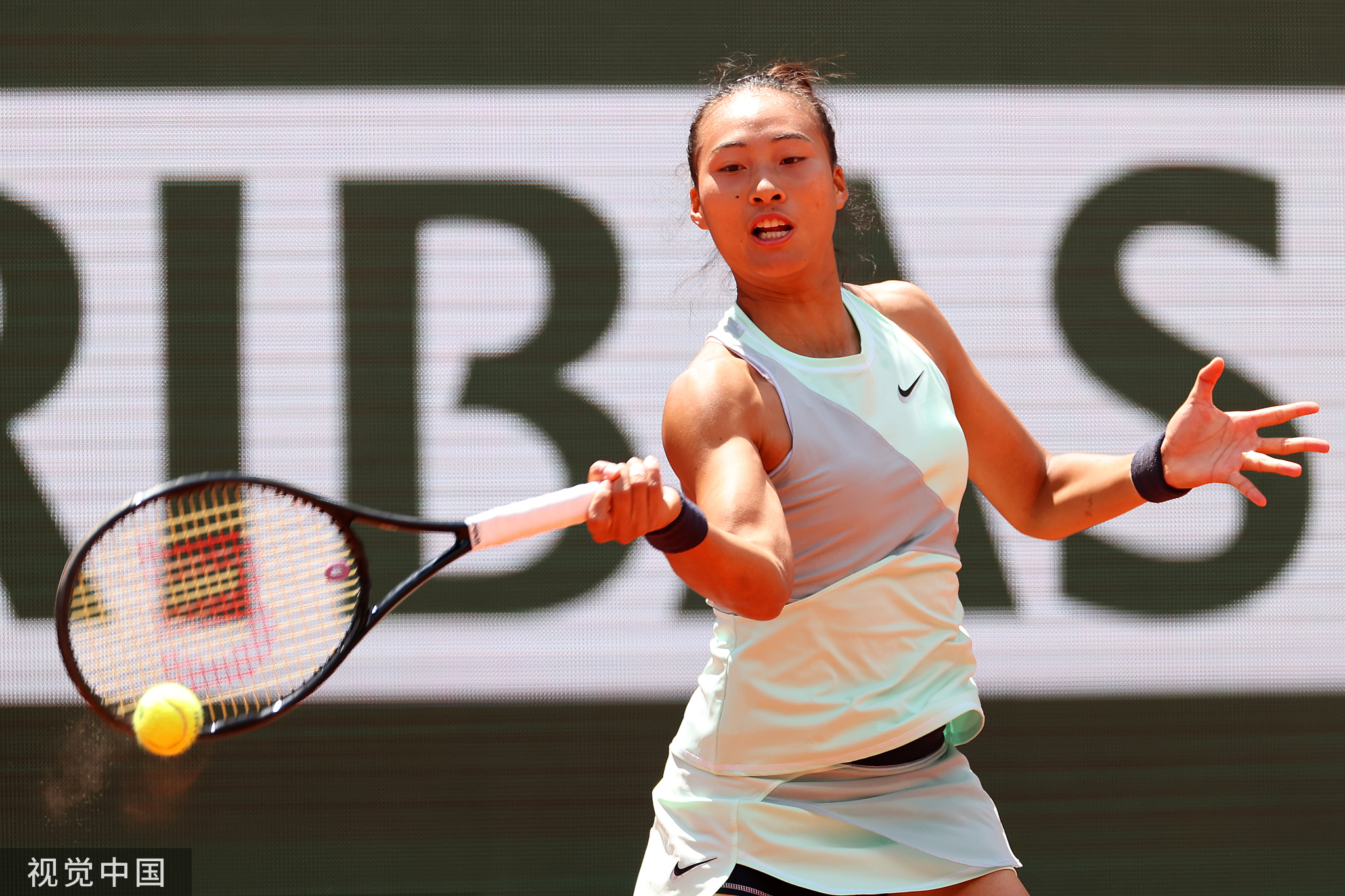 郑钦文赢下中国德比，首进WTA红土巡回赛八强_北京日报网
