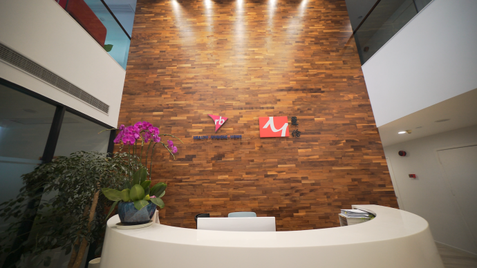 外企守“滬”·復(fù)商復(fù)市⑤丨曼倫松江倉庫的產(chǎn)能恢復(fù)超三分之一，滴露來自這里