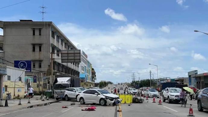 廣東江門警方通報女子開車迎面撞死摩托車司機：把油門當剎車