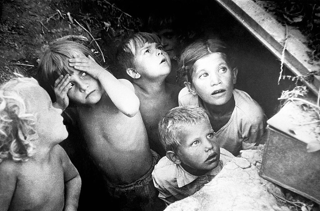 俄乌战争中的孩子图片