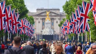早安·世界｜英国伦敦道路挂满国旗，迎接女王登基70周年