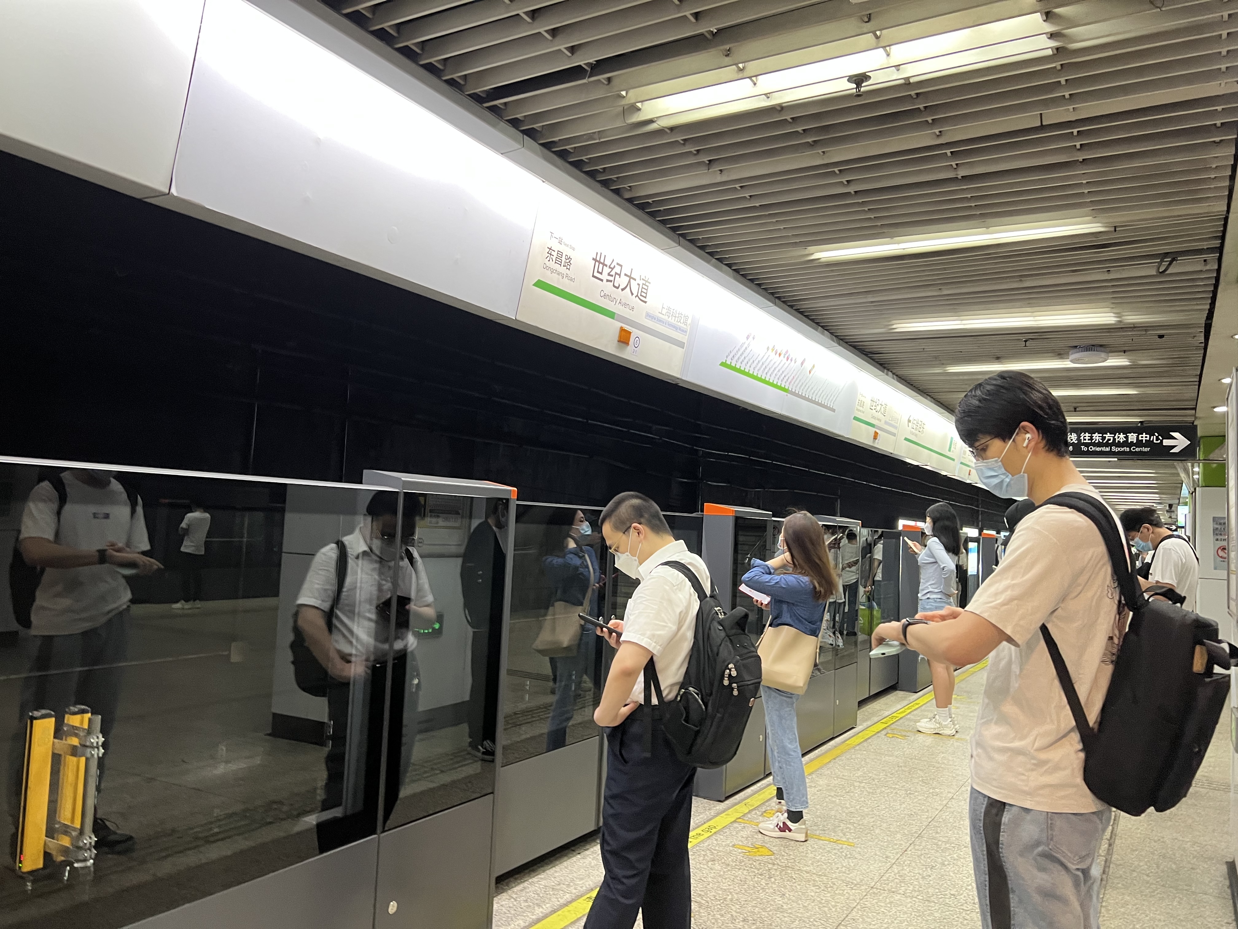 上海地铁2号线 末班车图片