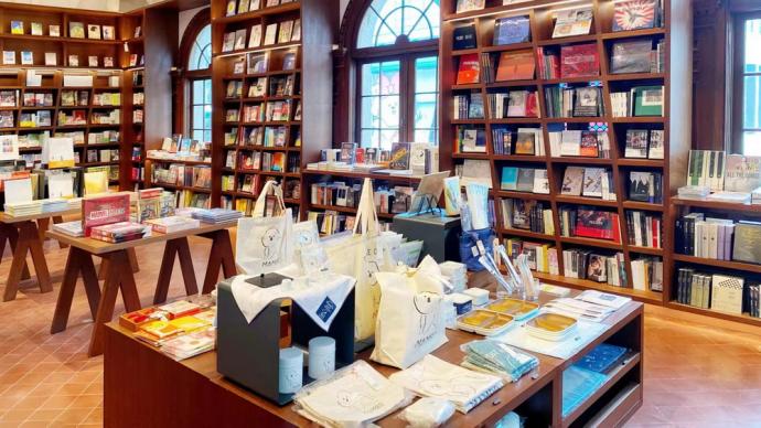 书香回归，上海各大实体书店陆续复市开业