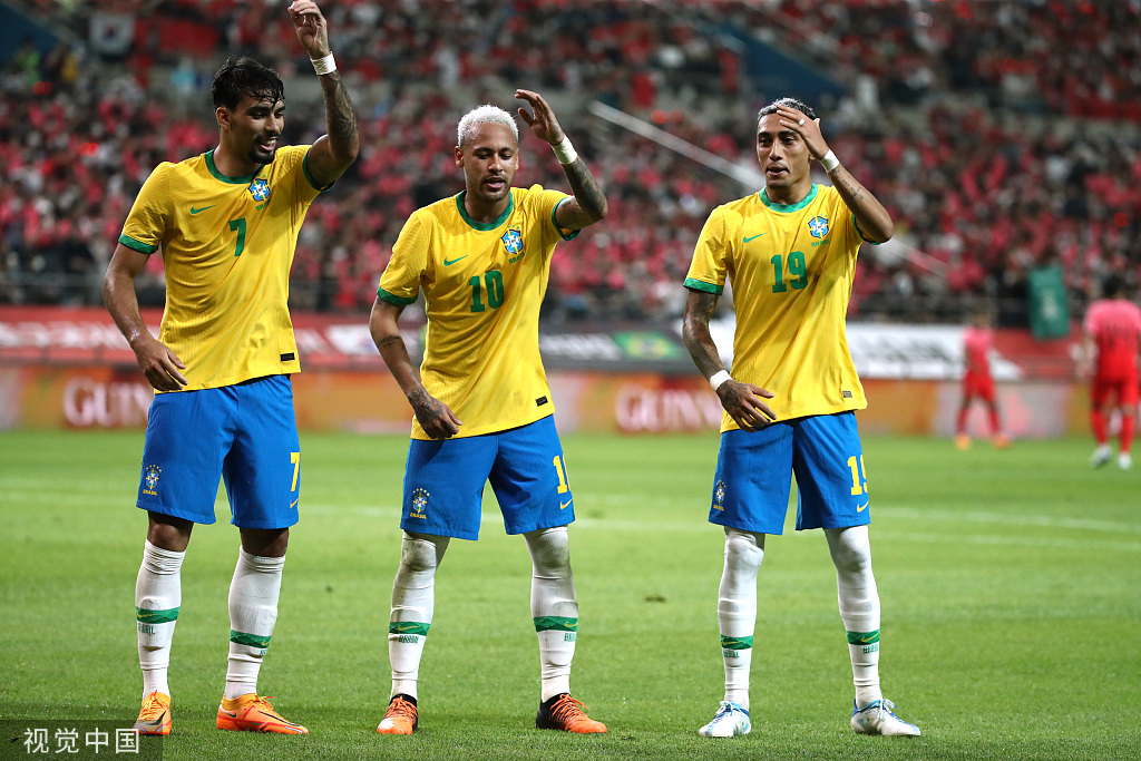 巴西队庆祝进球。