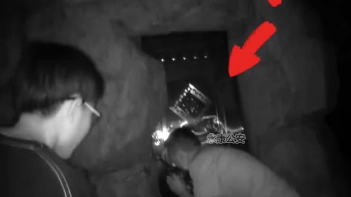 砸車12輛偷得150元后藏身佛像下,兩男子被民警抓獲