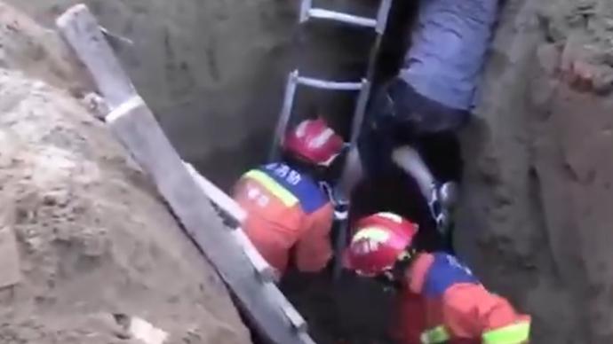 6岁男童被卡40米深井中成功获救