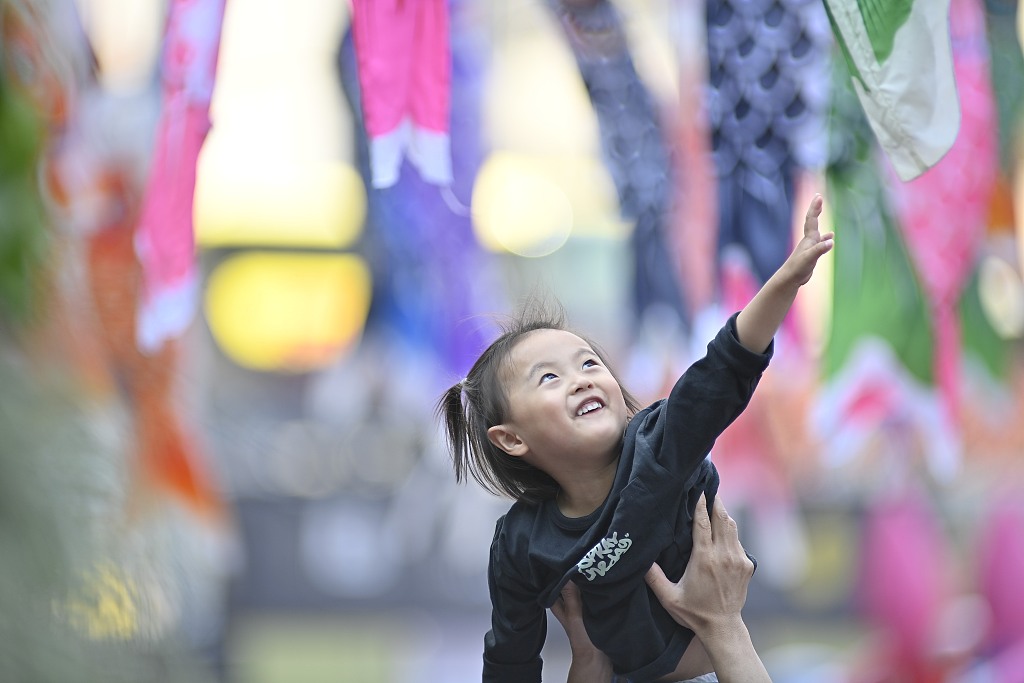 当地时间2022年5月5日,日本东京,民众在黄金周期间庆祝儿童节.