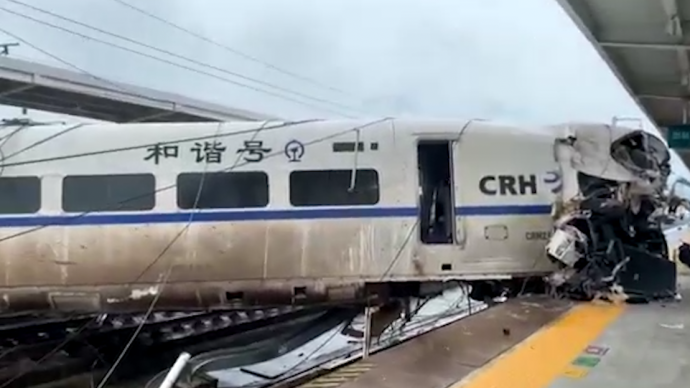 現(xiàn)場(chǎng)救援人士還原D2809脫線過(guò)程:泥石流淹沒軌道排水溝