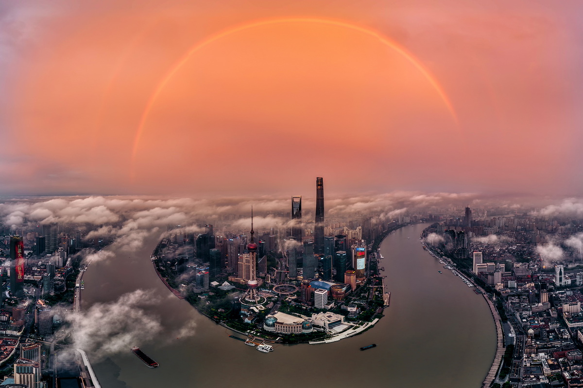 6月5号,上海天空出现一道完整的彩虹视觉中国 图