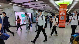 上海地铁世纪大道站早高峰客流恢复约四成，隔离栏防客流对冲
