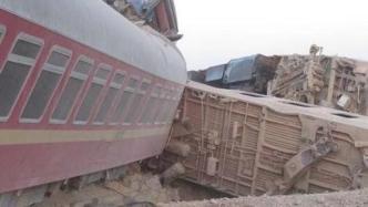 伊朗火车脱轨现场曝光：车厢侧翻相撞，已致13死60伤