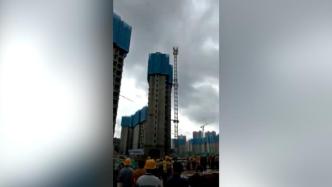 深圳一工地塔吊倒塌高坠，作业室内一人死亡