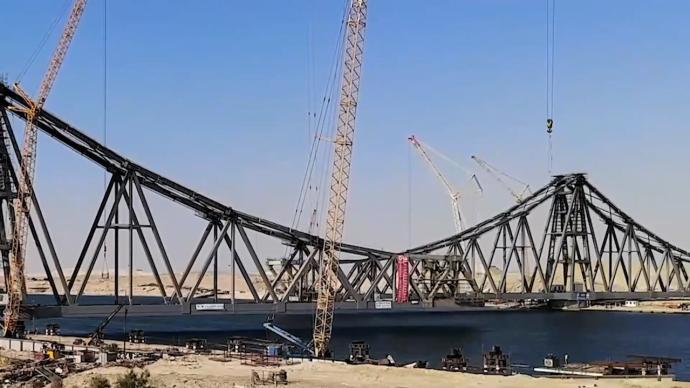 苏伊士运河铁路桥旧桥改造完成双翼旋转对接试验