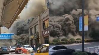杭州冰雪大世界周边发生火灾，目击者：烟很大，有消防车驶过