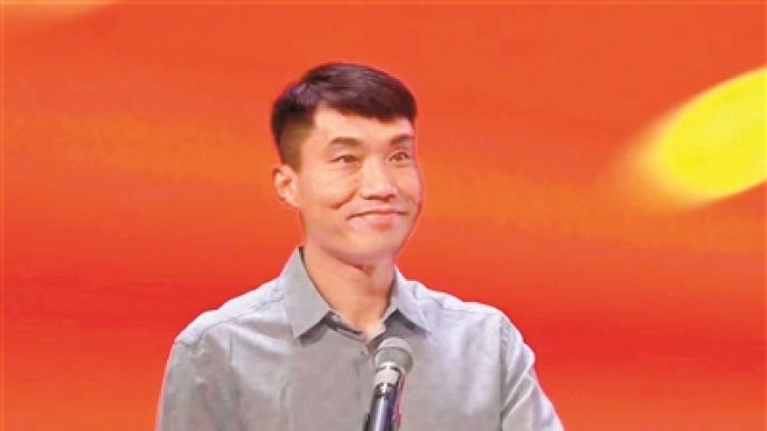 毕业典礼以教师身份勉励学生，前国足队长郑智：人生贵在坚持