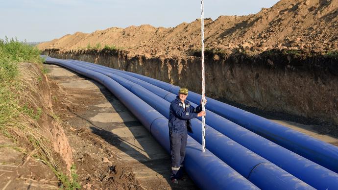 早安·世界｜俄羅斯專家參加頓涅茨克地區運河的水管鋪設工作