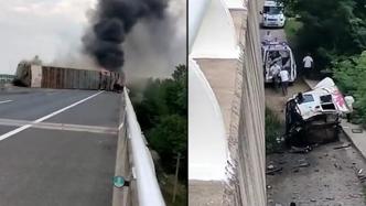 沪武高速马鞍山段一辆货车侧翻后起火，车头掉到桥下