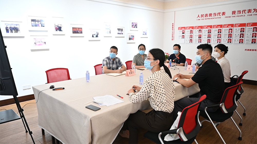 澎湃新闻官网联系记者 515.jpg