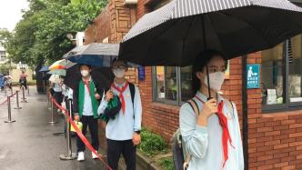 上海初三学生今日返校，有学校准备了一个月的防疫物资储备