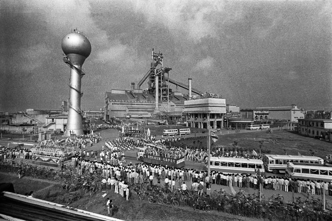 上海宝山钢铁厂的建设是《中日长期贸易协定》签订以后,从日本引进