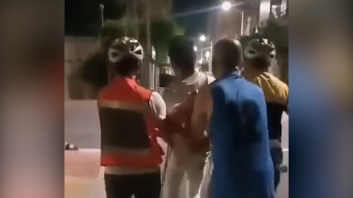 廣東廉江一男子凌晨持刀傷人,兩代駕師傅出手制服獲公司獎勵