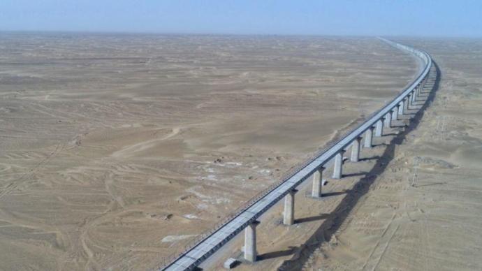 和田至若羌铁路明日开通运营,世界首个沙漠铁路环线形成