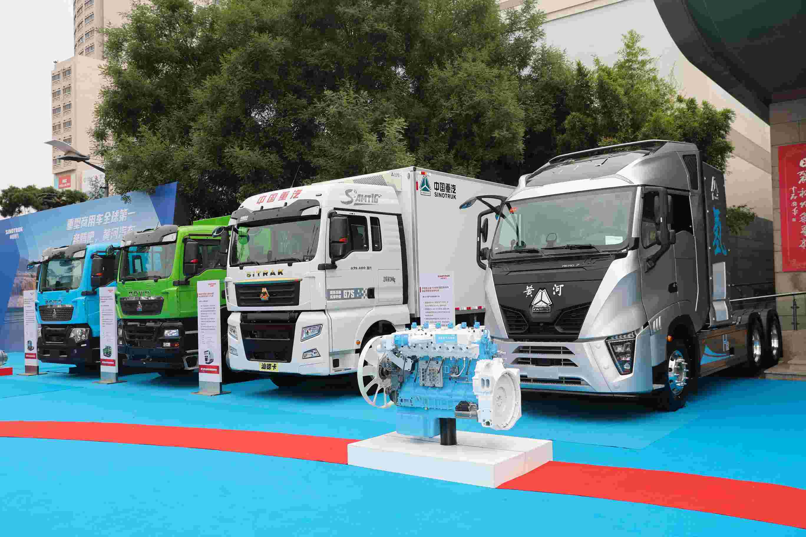 中国重汽潍柴动力联合发布全国首台商业化氢内燃机重卡