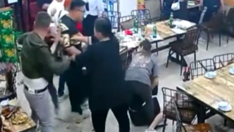 马上评｜如此当众围殴女性，极其恶劣必须严惩