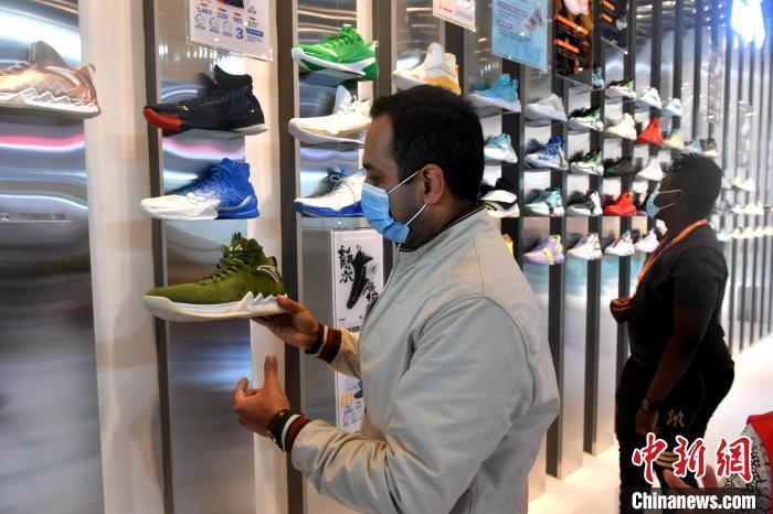 贵府图：第二十三届中国(晋江)国际鞋业暨第六届国际体育产业展览会在“中国鞋都”晋江举行。 吕明 摄