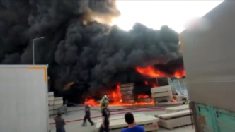 土耳其首都一工业区仓库发生火灾，火势已被控制