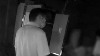 老人丟失1萬元積蓄大哭，民警翻箱倒柜找回