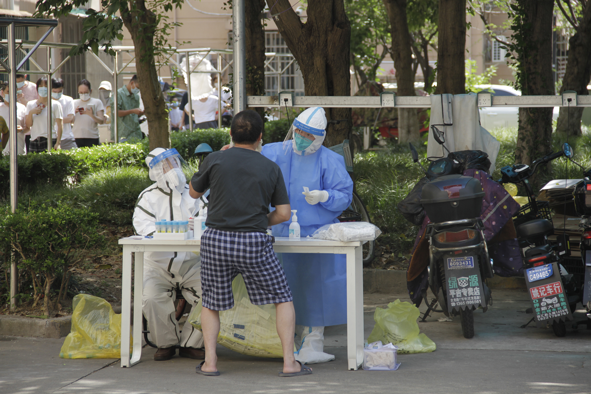 上海小区核酸检测图片