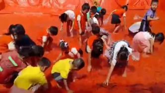 幼兒園組織孩子和家長捉泥鰍：系親子活動，教育孩子防溺水