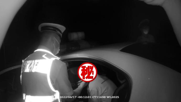 男子結(jié)婚前夜KTV過(guò)“單身趴”,醉駕遇檢查逃跑撞車(chē)致4傷
